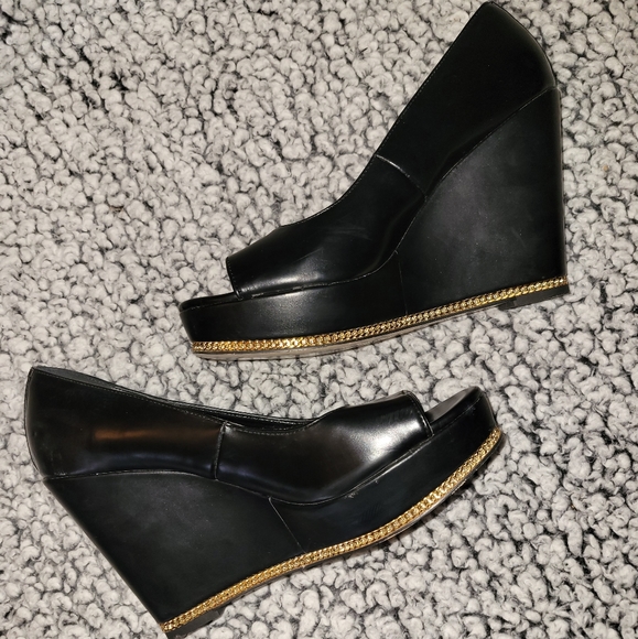 Gorgeous BCBGeneration wedge heels - Picture 3 of 7